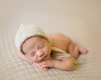 Knit Newborn Bonnet Pattern, Beginner Easy Hat Knitting Pattern, Baby Boy Girl Photography Prop