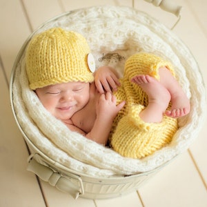 Knit Newborn Hat and Pants, Easy Knitting Pattern, Infant Boy Girl Photo Prop PDF Tutorial, Baby Shower Gift