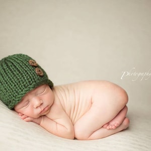 Knit newborn baby hat with wooden buttons. Warm and soft newborn photography prop.