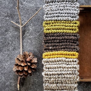 Easy crochet pattern for coffee sleeve.
