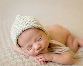 Knit Newborn Bonnet, Baby Hat Photography Prop, Gender Neutral Simple Baby Shower Gift, 0-3 Month Boys Girls Twins