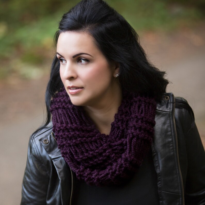 Infinity Scarf Knitting Pattern, Easy Beginner Chunky Knit Cowl, Loop Neck Warmer Tutorial image 2