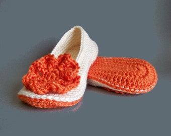Easy Crochet Pattern, Womens Slippers with Flower Brooch, Crochet Slippers Pattern Tutorial