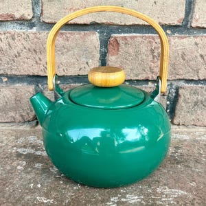 Vintage Green Enamel Tea Kettle, Wood Handle, Stove Tea Pot, Enamelware Tea Kettle, Cottage Core, Farm House, Cottage Kitchen