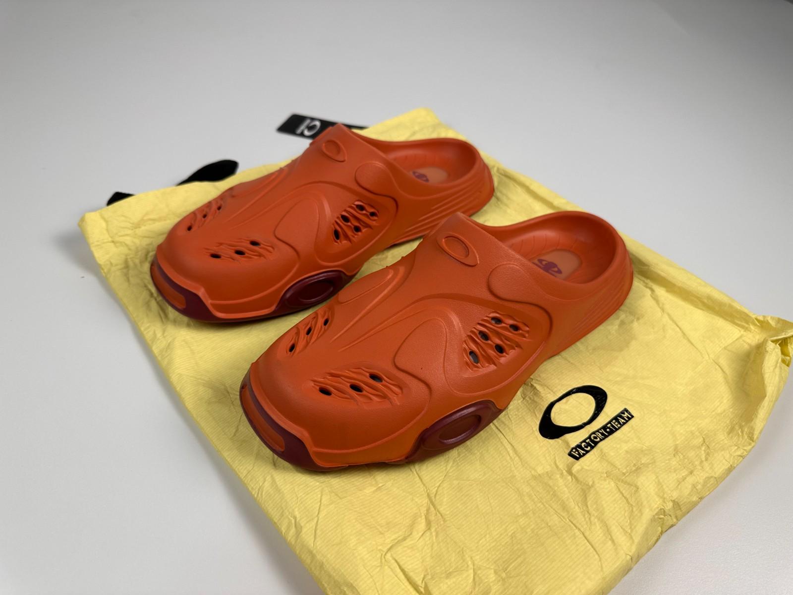 Oakley Flip Flops Sandals Thong Red Logo Accents Summer Travel Beach Mens Sz 10 Oakley Ellipse Slide Sandal - Spicy Red – Cambria Bike main image 2