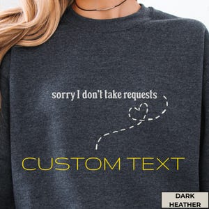 Op maat gemaakte sweater met geborduurde tekst: gepersonaliseerde Gildan-ronde hals