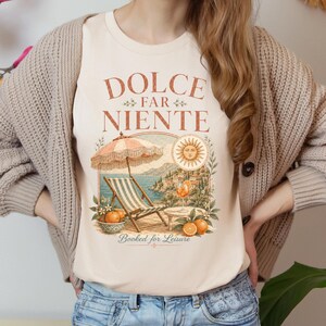 Camiseta Dolce Far Niente, camiseta de vacaciones de verano italianas, camiseta vintage con estampado mediterráneo, camiseta informal
