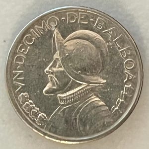 1968-1986 República De Panama VN Decimo De Balboa Coin - *Year of your coin will vary between 1968-1986 unless otherwise specified.*