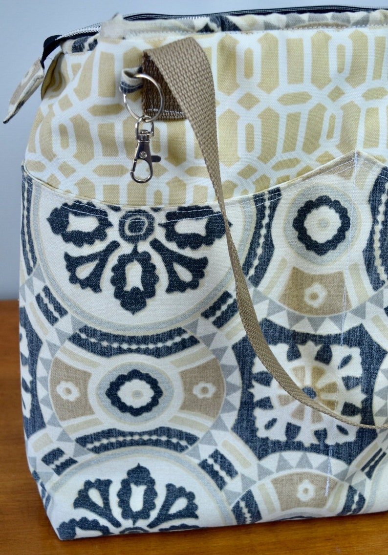 multi pocket beach bag