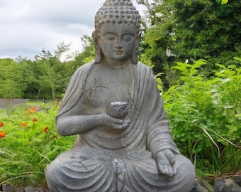 Słoneczna statua Buddy - żywiczna dekoracja ogrodowa zen ze światłem do medytacji na świeżym powietrzu, spokojna ozdoba patio, duchowa rzeźba ogrodowa