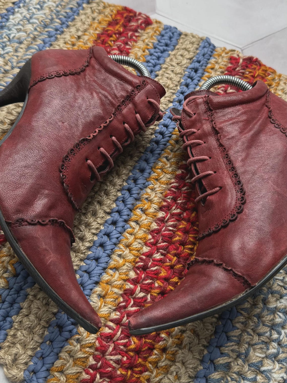 Burgundy Leather Ankle Boots Women Lace Up Victorian Heeled Booties Vintage Pointed Toe Shoes, foto 3 di 5