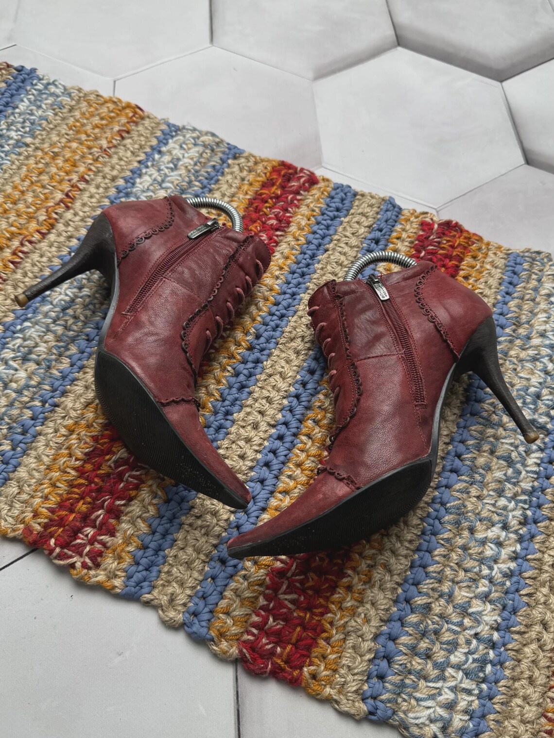 Burgundy Leather Ankle Boots Women Lace Up Victorian Heeled Booties Vintage Pointed Toe Shoes, foto 4 di 5