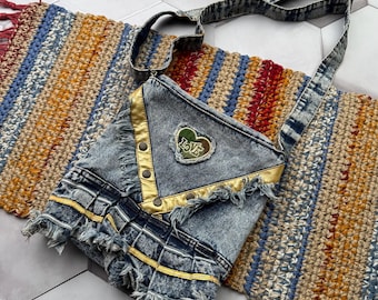 Borsa a tracolla vintage in denim, patchwork anni '20, borsa tote sfrangiata, borsa in jeans personalizzata, pezzo unico.