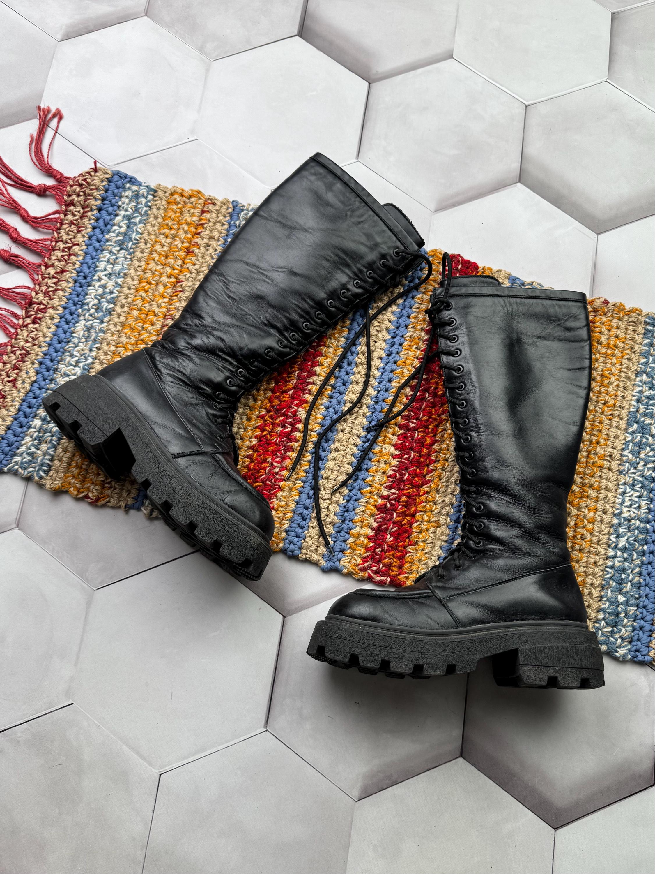 Vintage Black Leather Knee-high Combat Boots: Lace-up Platform 