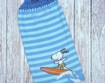 Toalla de cocina colgante de Snoopy surfeando, de doble grosor, con parte superior de ganchillo.