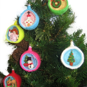 Christmas Diorama Ball Holiday WREATH Ornament Pdf Email Knit PATTERN image 5