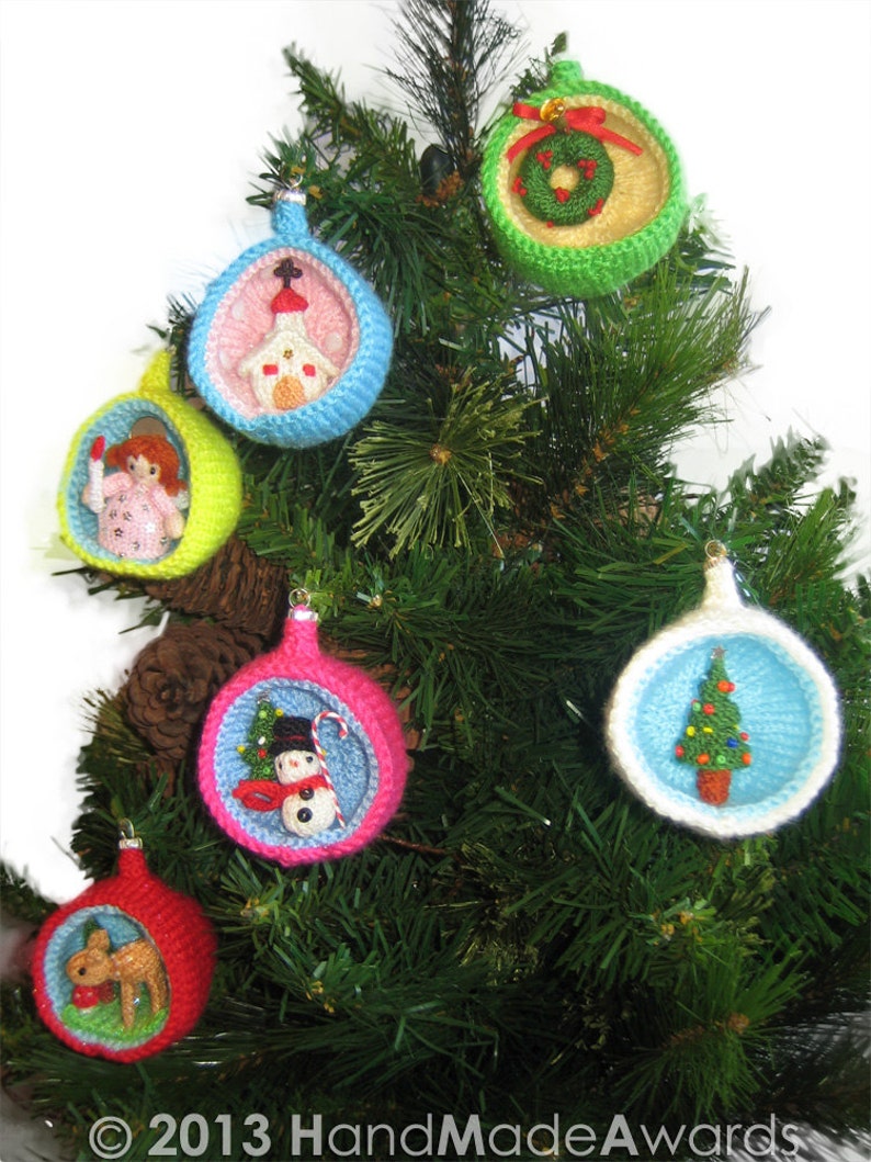 Christmas Diorama Ball Holiday WREATH Ornament Pdf Email Knit PATTERN image 5