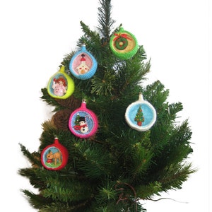 Christmas Diorama Ball Holiday WREATH Ornament Pdf Email Knit PATTERN image 1