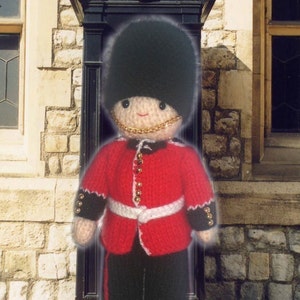 Gorgeous  Royal GUARD from BUCKINGHAM Palace Pdf Email Knit PATTERN