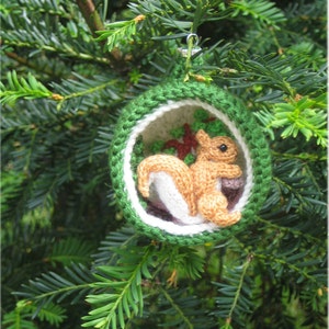 Chistmas Diorama Ball SQUIRREL Ornament Pdf Email Knit PATTERN image 2