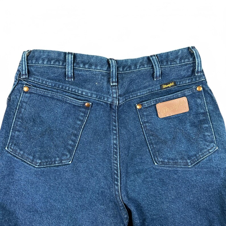 Vaqueros Wrangler vintage de mujer, talla 14 (30x32), azul oscuro, corte recto, fabricados en EE. UU., años 90. imagen 5