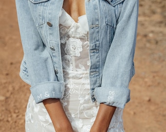 Hochzeit, Jeansjacke Personalisierbar, in Blau, Dunkel, Perlen, Schriftzug, JGA, Brautgeschenk, Junggesellenabschied Brautkleidung,Baumwolle