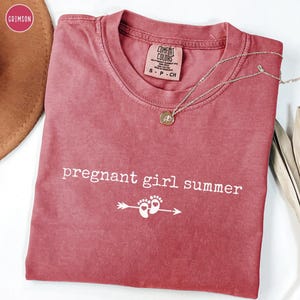 Koszula dla ciężarnej dziewczyny Summer Comfort Colors®, prezent dla przyszłej mamy, koszulka z informacją o ciąży, prezent dla ciężarnej mamy, prezent na baby shower, prezent dla nowej mamy