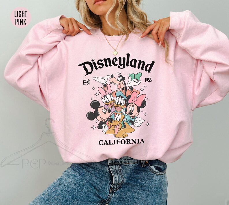 Sudadera retro de Mickey y sus amigos de Disneyland, camiseta gráfica de Disneyland de 1955, suéter vintage de vacaciones de Disney, sudadera con personajes de Disney imagen 5