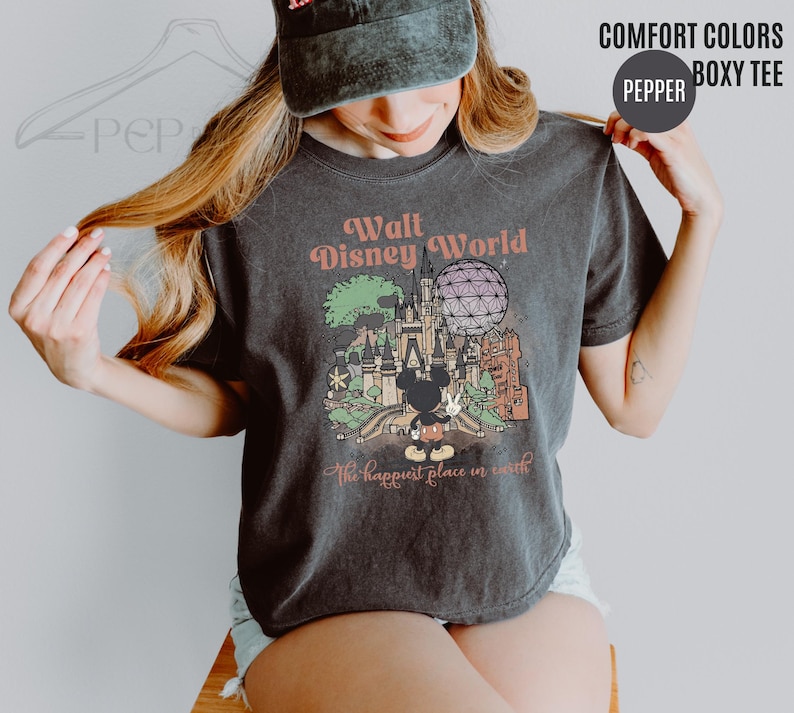 Comfort Colors® Retro Disney World Boxy T-shirt, Happiest Place Disney Crop Top, Vintage Mickey Crop Top, Retro Aquarel Disney T-shirt, Disneyskjorta bild 6