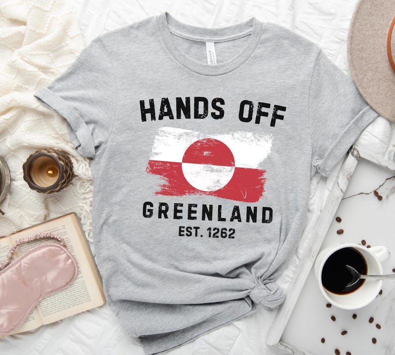 Händerna borta från Grönland-tröja, Grönland är vårt T-shirt, Grönlands flagga-tröja, Grönländsk skjorta, Politiskt uttalande-tröja, Stå med Grönland bild 2