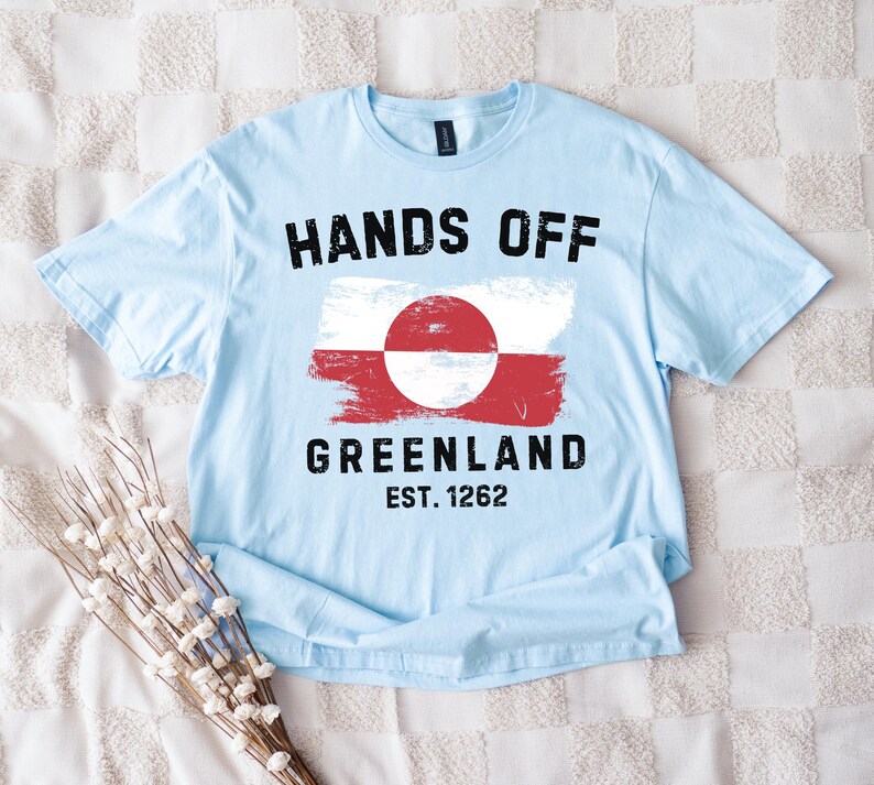 Händerna borta från Grönland-tröja, Grönland är vårt T-shirt, Grönlands flagga-tröja, Grönländsk skjorta, Politiskt uttalande-tröja, Stå med Grönland bild 6
