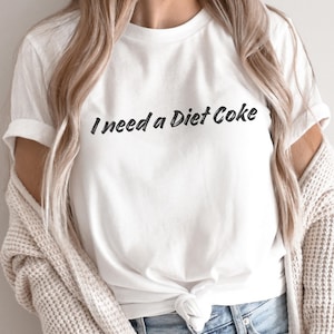 Camiseta I Need A Diet Coke, Presente para Amante de Diet Coke, Camiseta Engraçada de Presente para Amante de Refrigerante, Camiseta Diet Coke, Camiseta Diet Coke, Camiseta Gag Coke Lover