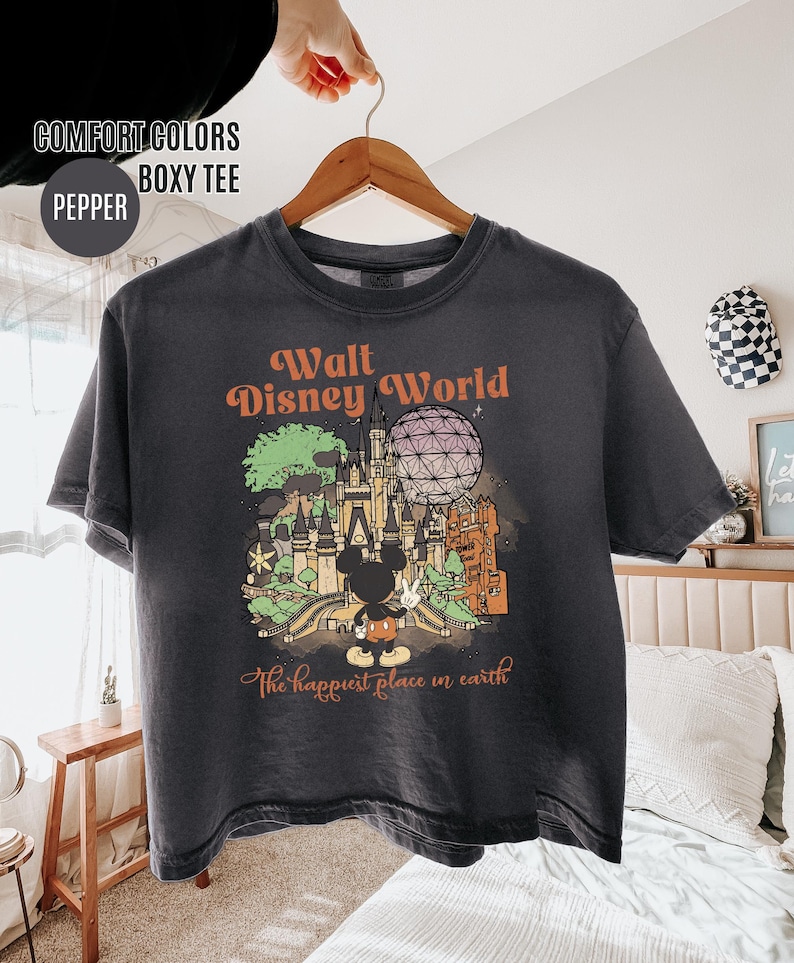 Comfort Colors® Retro Disney World Boxy T-shirt, Happiest Place Disney Crop Top, Vintage Mickey Crop Top, Retro Aquarel Disney T-shirt, Disneyskjorta bild 2