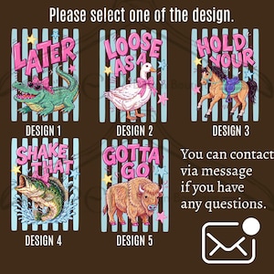 K&ouml;nnte beinhalten: F&uuml;nf Designs werden gezeigt, jedes mit einem Cartoon-Tier und einem Satz. Design 1 zeigt ein Alligator mit "LATER". Design 2 zeigt eine Gans mit "LOOSE AS A". Design 3 hat ein Pferd mit "HOLD YOUR". Design 4 zeigt einen Fisch mit "SHAKE THAT". Design 5 hat einen Bison mit "GOTTA GO".