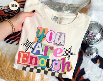 Camiseta "Eres suficiente" de Comfort Colors, camiseta cristiana, camiseta cristiana preppy, camiseta femenina milenial, camiseta religiosa con versículo bíblico