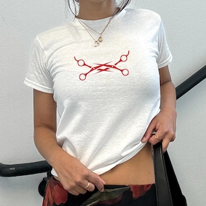 Sapphic Scissors Baby Tee, Subtiles Lesben Pride Crop Top, LGBT Pride Shirt, Y2K LGBTQ Baby Tee, Subtiles Gay Crop Top, Lesben Freund Geschenk