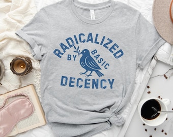 Camiseta "Radicalizado por la Decencia Básica": Camiseta de protesta política, camiseta de activista feminista, ropa liberal de justicia social