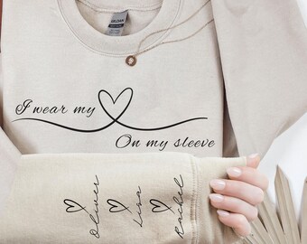 Bluza z nadrukiem serca na rękawie na Dzień Matki, spersonalizowana bluza z okrągłym dekoltem dla mamy, prezent na Dzień Matki, bluza z sercem dla mamy, imię dla dziecka na rękawie