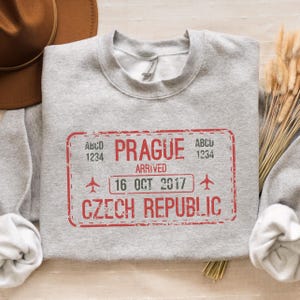 Prag-Liebhaber-Sweatshirt, Reisender-Sweatshirt, Geschenk für Prag-Liebhaber, Best im Ausland Reisender-Shirt, Reise-Karten-Sweatshirt, Prag-Sweatshirt