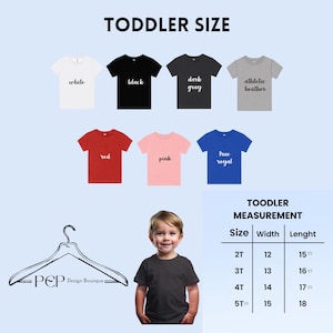 Puede incluir: Un gr&aacute;fico que muestra las tallas de camisetas para ni&ntilde;os peque&ntilde;os y las medidas en pulgadas. El gr&aacute;fico incluye las tallas 2T, 3T, 4T y 5T 1/2. El gr&aacute;fico tambi&eacute;n incluye el ancho y la longitud de cada talla. El gr&aacute;fico est&aacute; etiquetado como "Medici&oacute;n para ni&ntilde;os peque&ntilde;os".