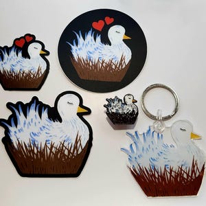Adesivo de pássaro no ninho, pássaro no ninho com corações, pacote de pássaro no ninho, broche de esmalte, 3 adesivos, chaveiro adesivos de ninho de pássaro
