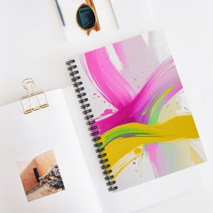 Cahier à spirale Neon Motion | Journal d'art abstrait rose jaune vert | Un cadeau audacieux pour les étudiants, les artistes, les écrivains et les penseurs créatifs