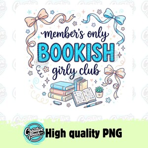 Peut inclure: Illustration fantaisiste avec le texte "member's only BOOKISH girly club". Le design comprend des piles de livres, une plante et des nœuds décoratifs. Les mots "High quality PNG" sont également inclus.