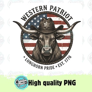 Peut inclure: Illustration graphique d'un taureau longhorn portant un chapeau de cowboy, sur fond de drapeau américain. Le texte indique "WESTERN PATRIOT" et "LONGHORN PRIDE EST. 1776". L'image a un aspect vintage et vieilli.