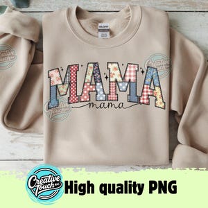 Peut inclure: Un sweat-shirt beige avec le mot "MAMA" en lettres patchwork. Les lettres sont décorées de motifs floraux, à pois et vichy. En dessous du mot "MAMA" se trouve le mot "mama" en cursive. Les mots "Creative Touch" et "High quality PNG" sont également visibles.