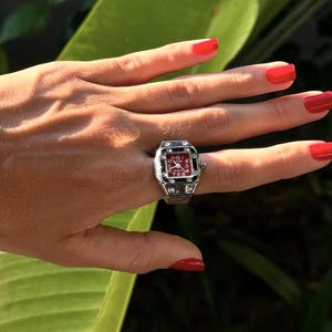 Vintage Silver Ring Watch for Men & Women – Retro Quartz Y2K Finger Watch with Adjustable Band, Steampunk Jewelry, Unique 2000s Gift