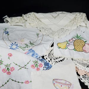 VINTAGE LINENS CRAFTING Lot. Pieces of hand embroidery, crochet & lace on linen and muslin for crafting/scrapbooking/junk journals/stitching