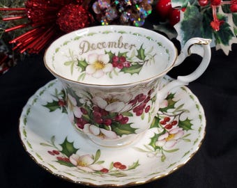Royal Albert Teetasse mit Untertasse: Dezember "Christmas Rose" 1970er Porzellan.