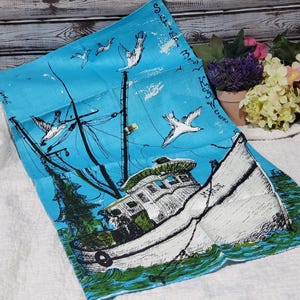 Vintage SUZIE zuzek keukenhanddoek &#39;Shrimp Boat Marie, Key West&#39;. NOS met sticker van 100% linnen. Lily Pulitzer Textielontwerper/nautisch/kust.