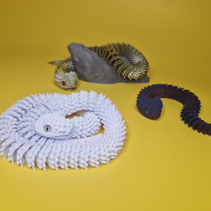 Ledad huggorm | Anpassad färg | Flexibel orm | Flexibel leksak | 3D-skrivbordsdekoration